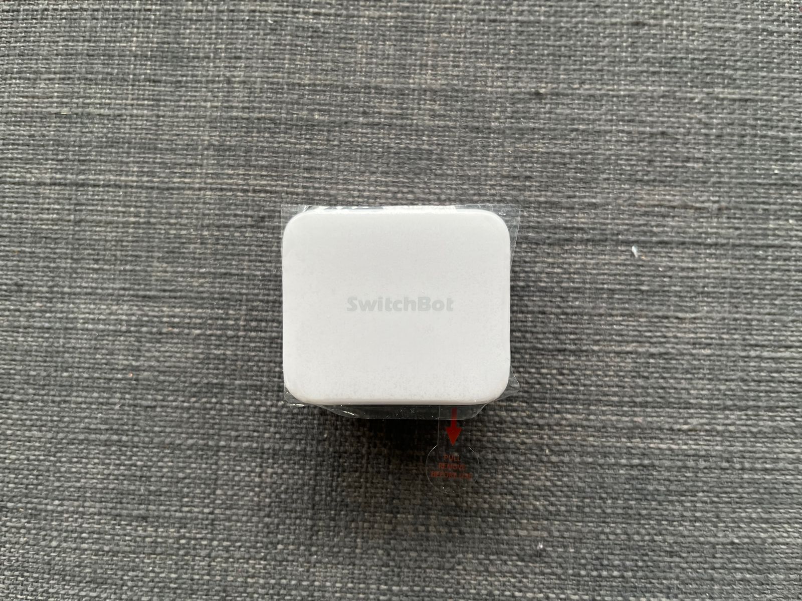 Der SwitchBot ist ungefähr 3cm breit, 2cm tief und 1.5cm hoch.